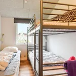 Дом отдыха 4 Bedroom Cozy In *