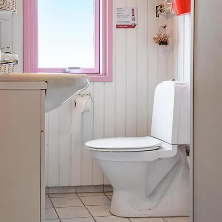 4 Bedroom Cozy In Casa de Férias