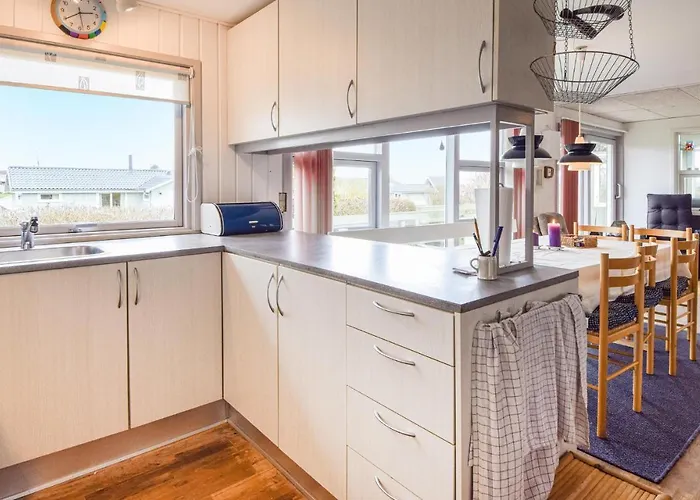 Vakantiehuis 4 Bedroom Cozy In *